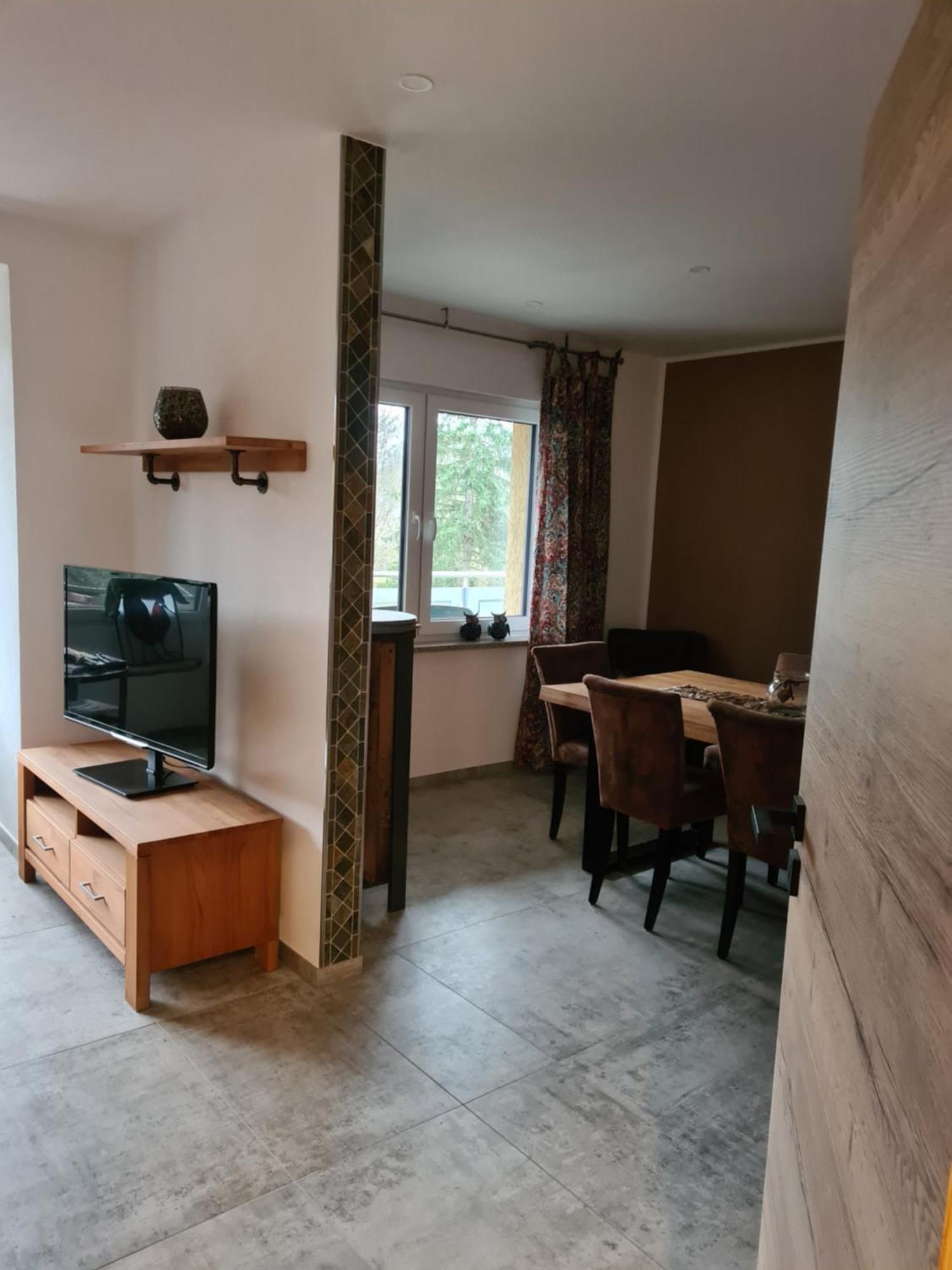 Ferienwohnung Burgblick Pelm Ngoại thất bức ảnh